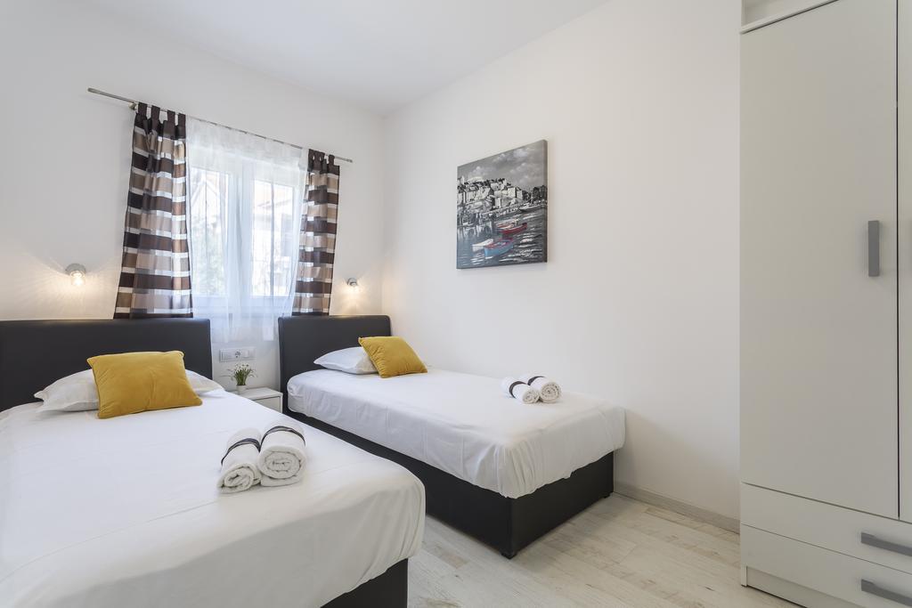 Apartments Biserka Bol Luaran gambar